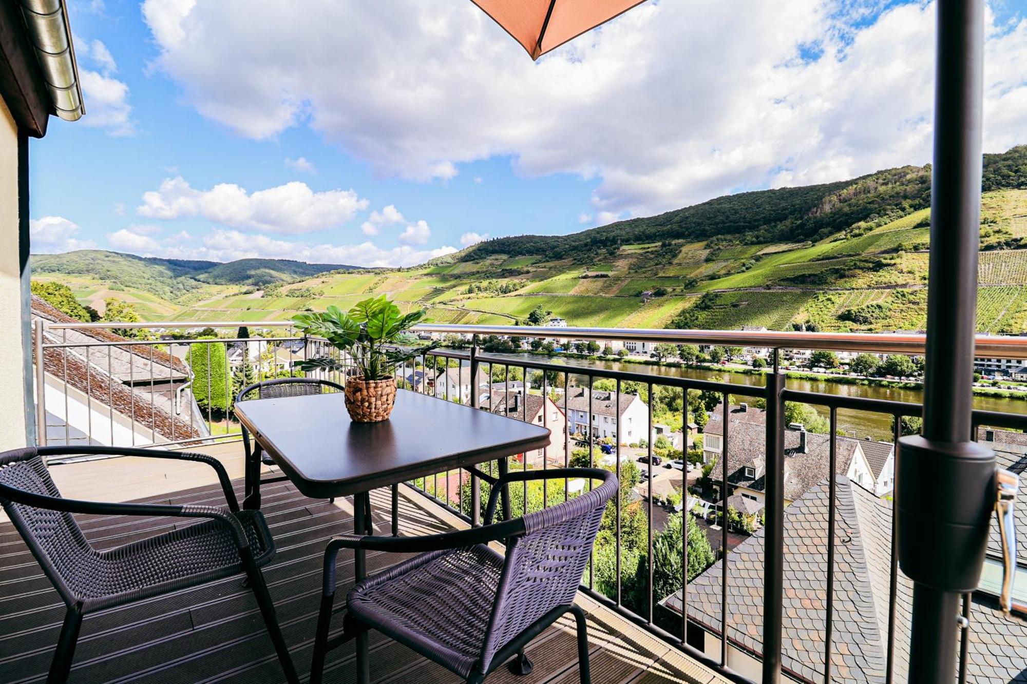 Sky Apartment, Blick Zur Mosel, Grosser Balkon, Kaffeemaschine, Smart Tv Zell an der Mosel Exterior foto